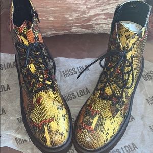 Multi Snake booties